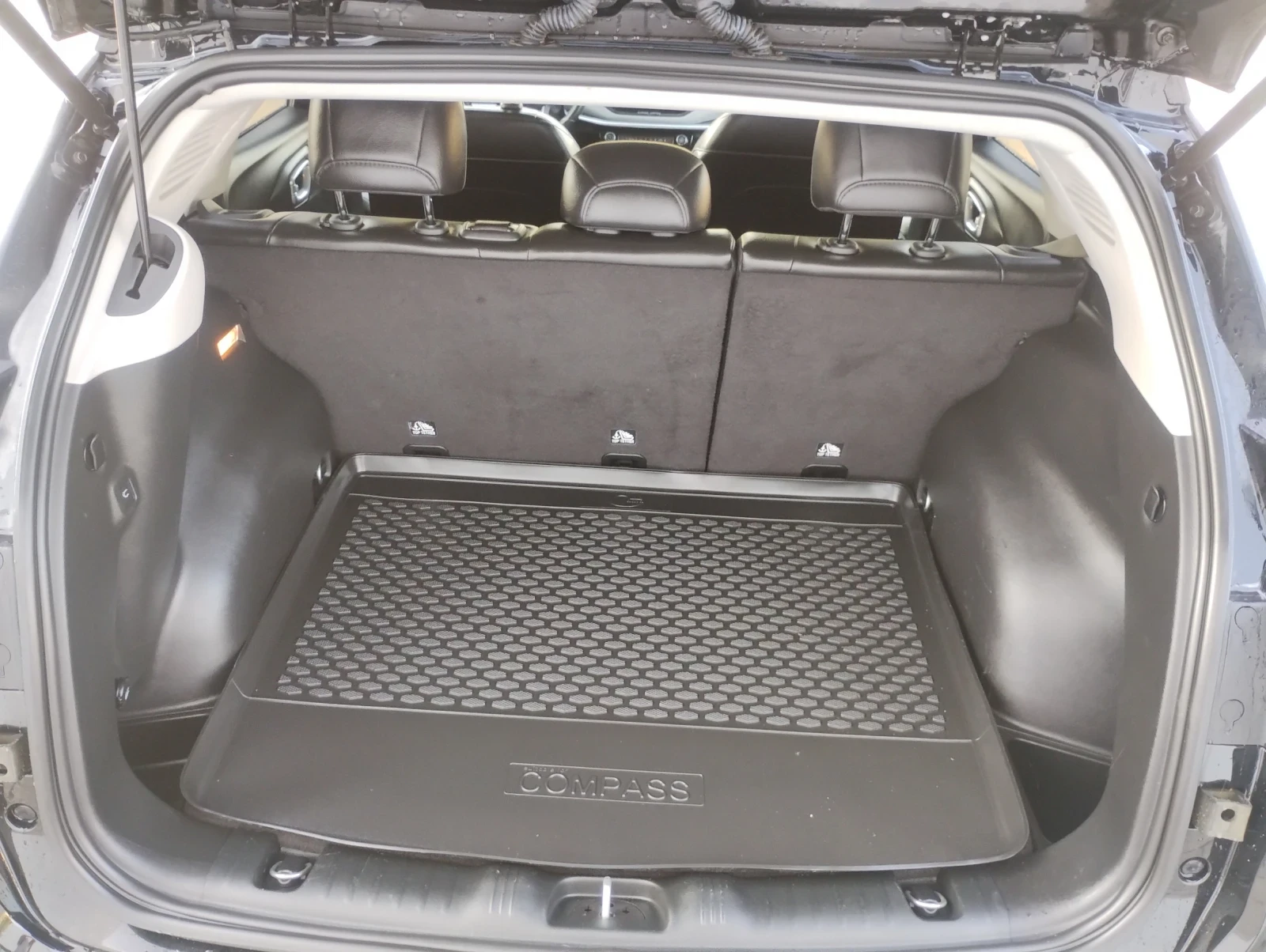 Jeep Compass 2.4 59000km, снимка 13 - Автомобили и джипове - 56601414