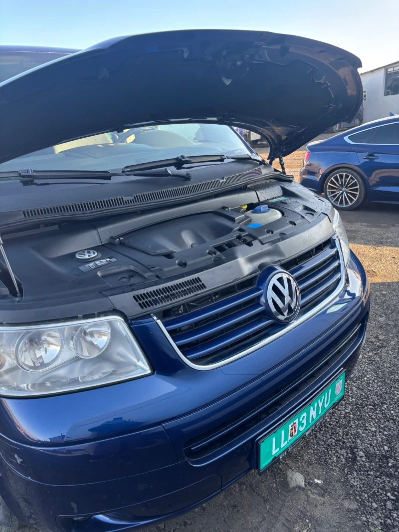 VW Multivan 2.5, снимка 15 - Бусове и автобуси - 48849746