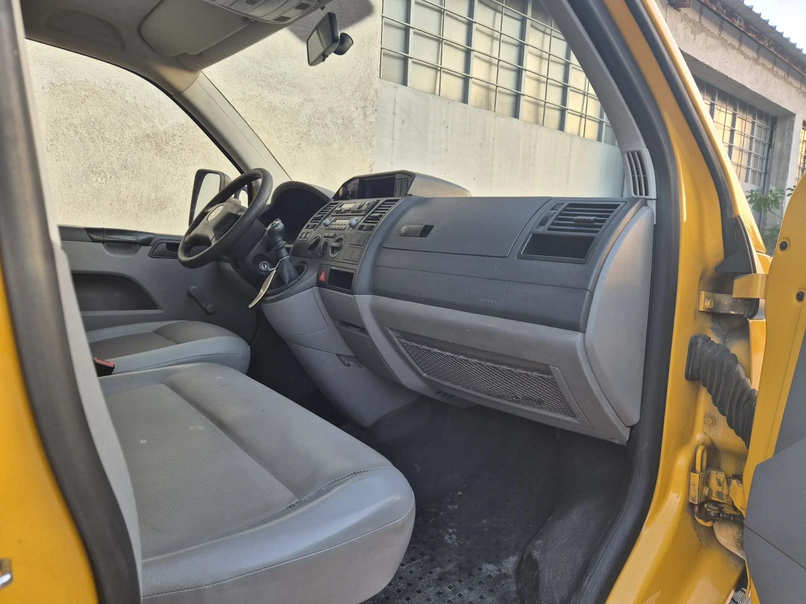 VW T5, снимка 9 - Бусове и автобуси - 55878537