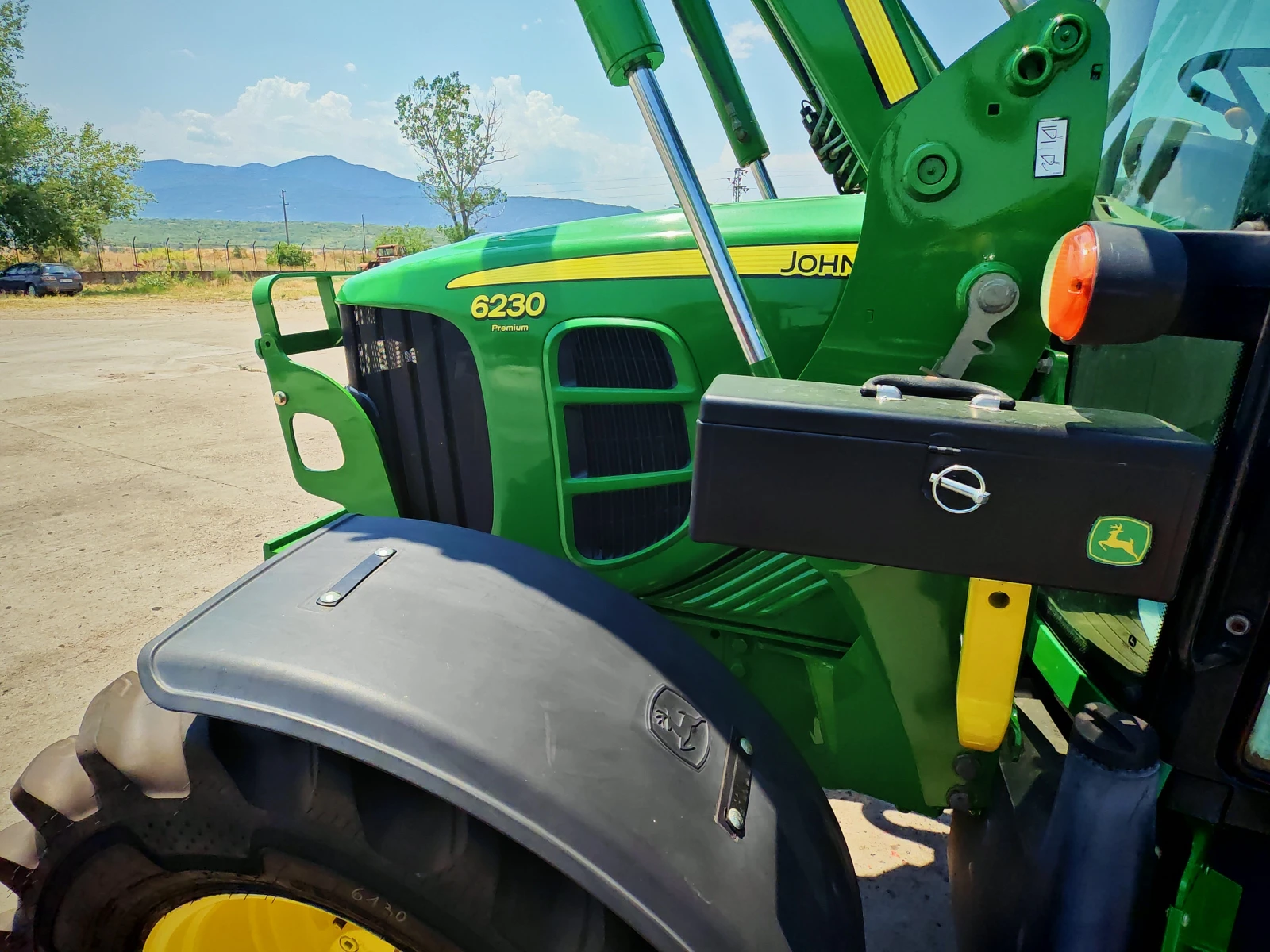 Трактор John Deere 6230 Premium лизинг с първоначална вноска 15% - изображение 8