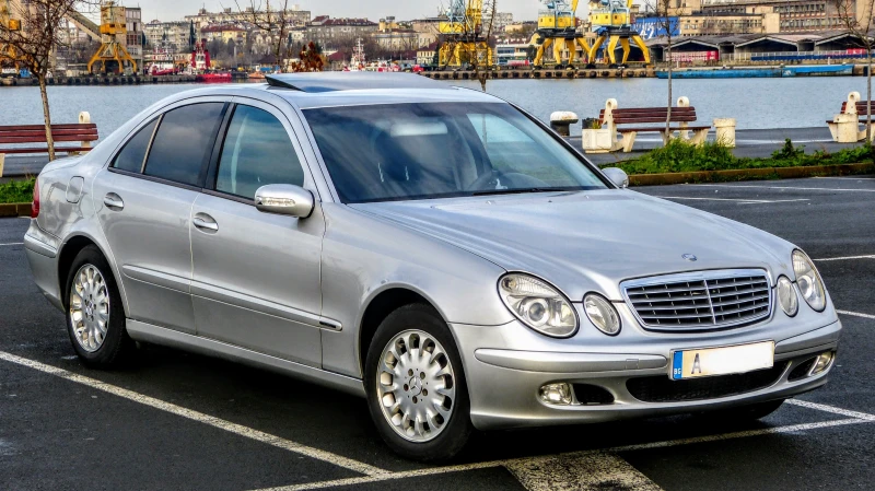 Mercedes-Benz E 220 2, 2 CDI, снимка 4 - Автомобили и джипове - 47533461