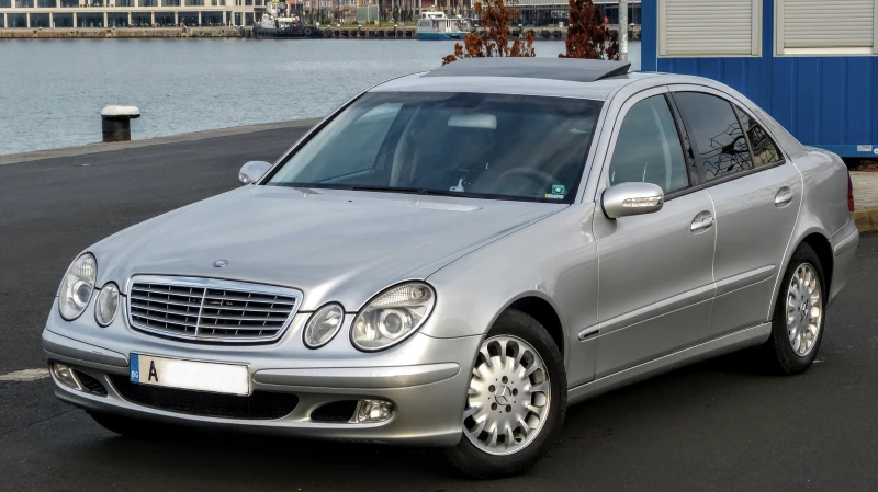 Mercedes-Benz E 220 2, 2 CDI, снимка 1 - Автомобили и джипове - 47533461