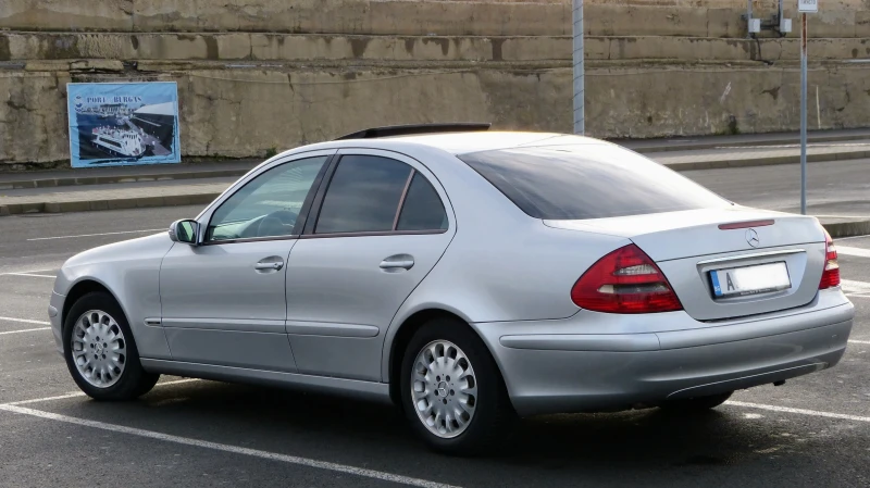 Mercedes-Benz E 220 2, 2 CDI, снимка 2 - Автомобили и джипове - 47533461