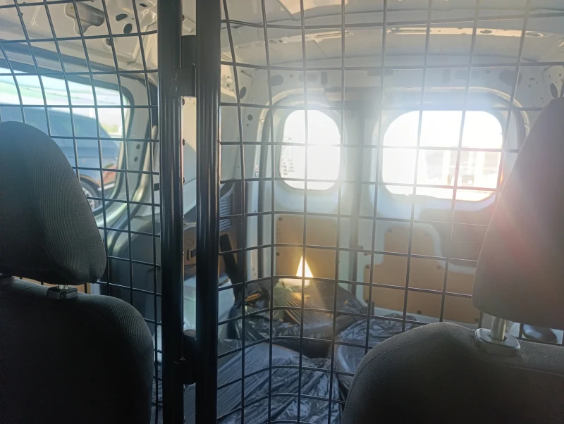 Ford Courier 1.5 diesel Данъчен кредит!!!, снимка 17 - Автомобили и джипове - 51623692