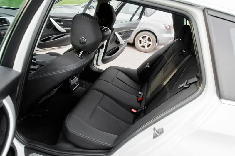 BMW 320 320d xdrive, снимка 11 - Автомобили и джипове - 52770761