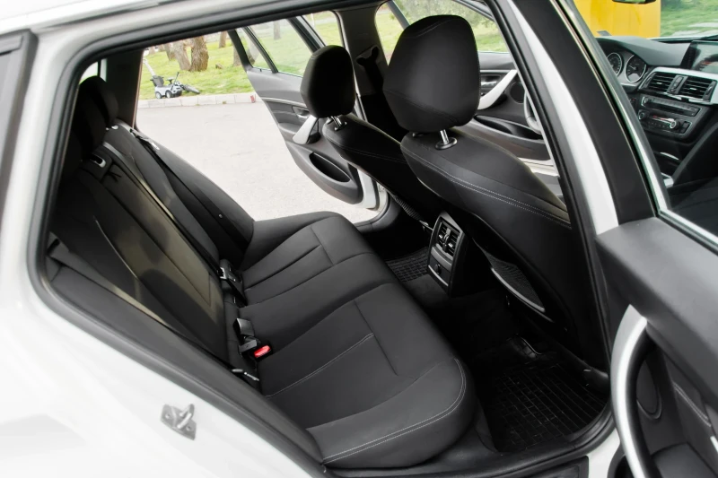 BMW 320 320d xdrive, снимка 12 - Автомобили и джипове - 52770761
