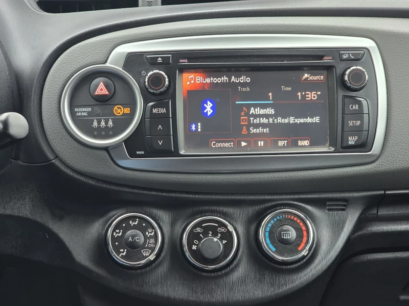 Toyota Yaris 1.3 AVTOMAT, снимка 5 - Автомобили и джипове - 53271737