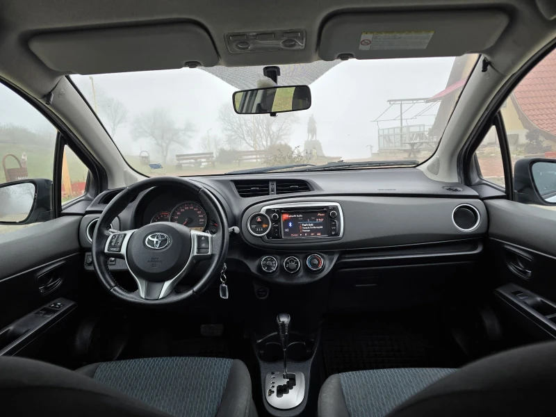 Toyota Yaris 1.3 AVTOMAT, снимка 3 - Автомобили и джипове - 53271737