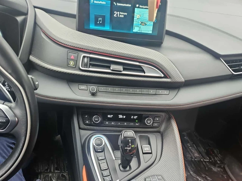 BMW i8 Coupe  CARFAX, снимка 9 - Автомобили и джипове - 53579567