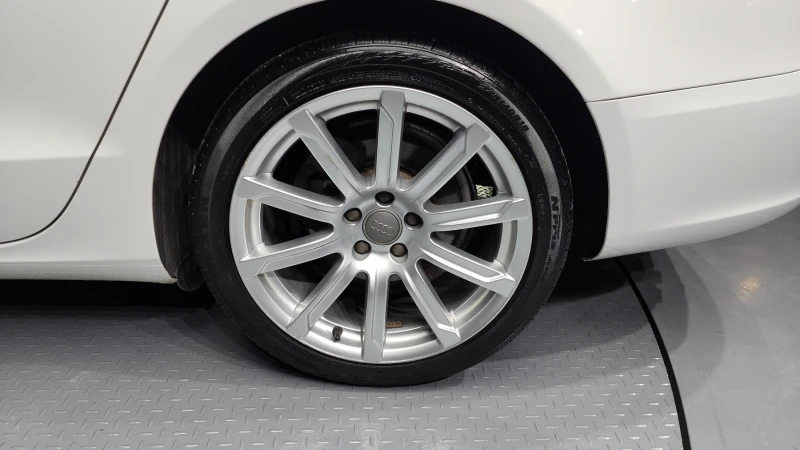 Audi A5 2.0TDI/4x4/Пълна сервизна история !!!, снимка 16 - Автомобили и джипове - 53595942