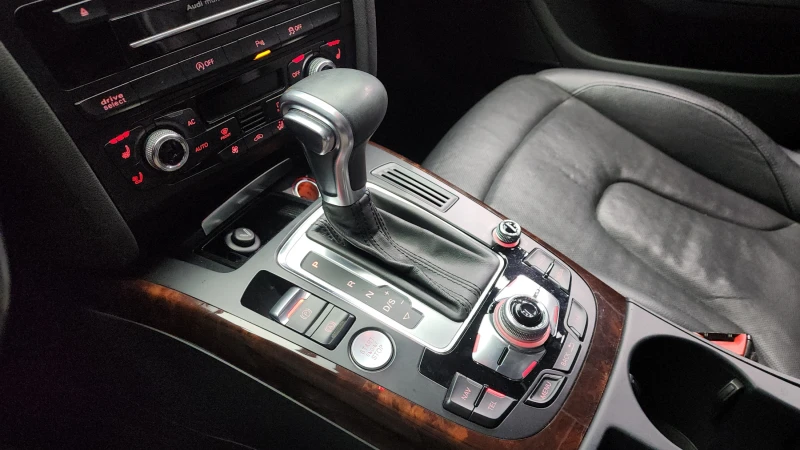 Audi A5 2.0TDI/4x4/Пълна сервизна история !!!, снимка 14 - Автомобили и джипове - 53595942