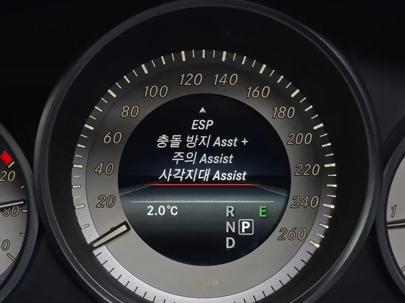 Mercedes-Benz E 220 Bluetech Avantgarde Sports, снимка 16 - Автомобили и джипове - 53871438