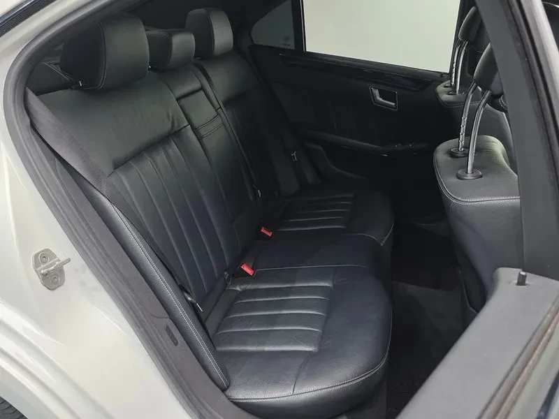 Mercedes-Benz E 220 Bluetech Avantgarde Sports, снимка 12 - Автомобили и джипове - 53871438