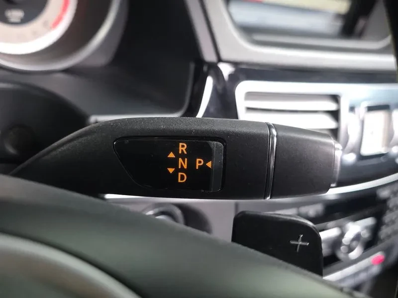 Mercedes-Benz E 220 Bluetech Avantgarde Sports, снимка 9 - Автомобили и джипове - 53871438