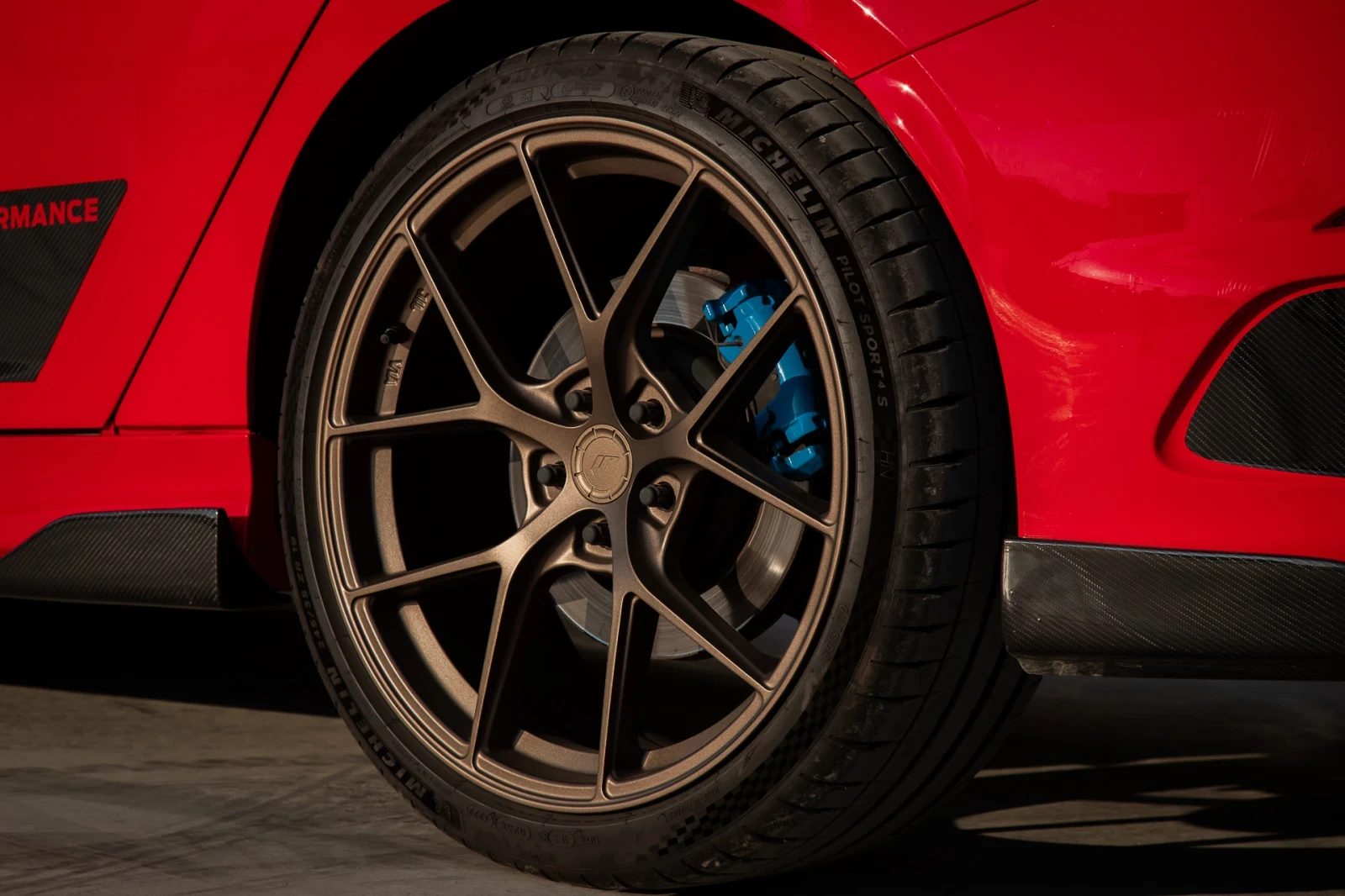 Ford Focus RS Red Edition (1 of 500) - изображение 5