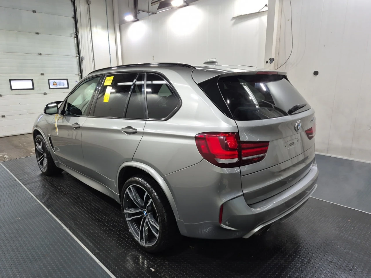 BMW X5M * АВТО КРЕДИТ* ЦЕНА ДО БГ * СЕРВИЗНА ИСТОРИЯ *  - изображение 6