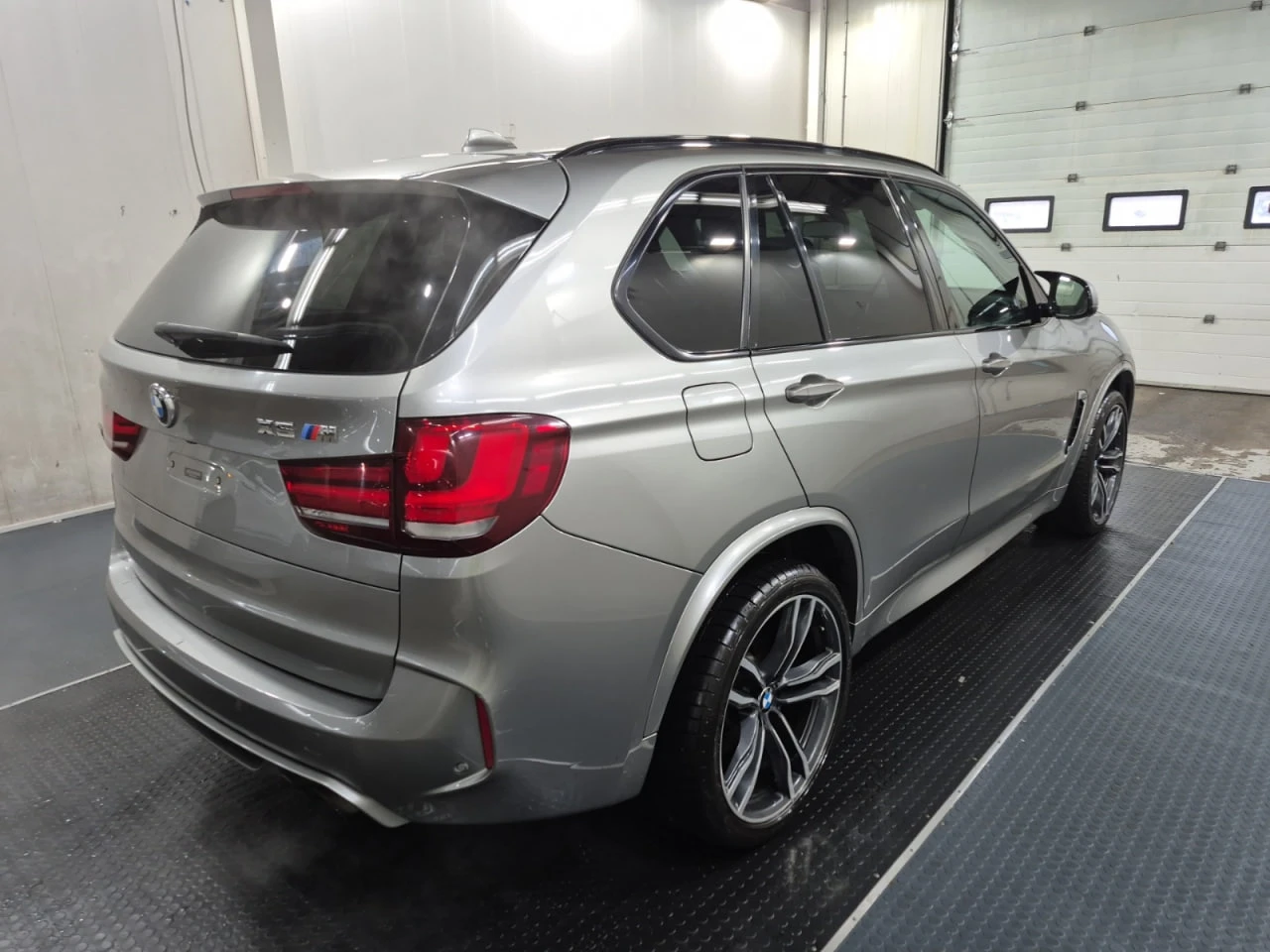 BMW X5M * АВТО КРЕДИТ* ЦЕНА ДО БГ * СЕРВИЗНА ИСТОРИЯ *  - изображение 4