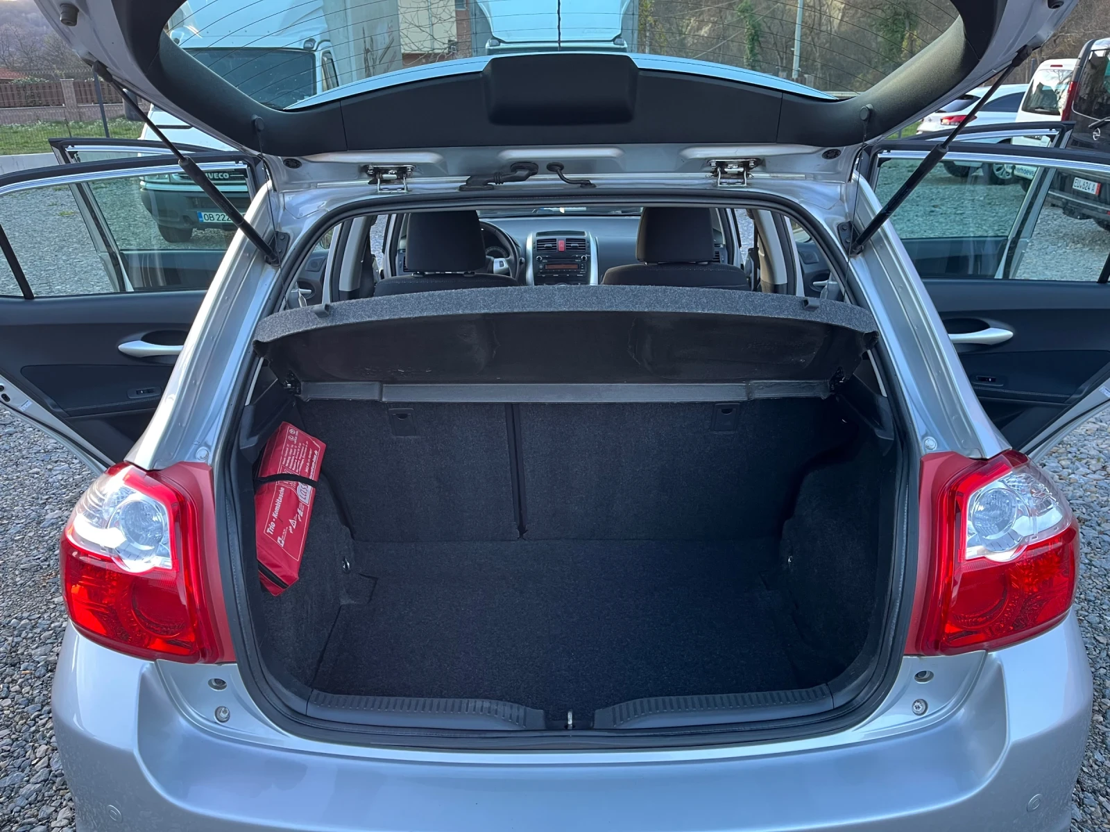 Toyota Auris 1.6i* �������* �����* ��������  | Mobile.bg � ����������� 12