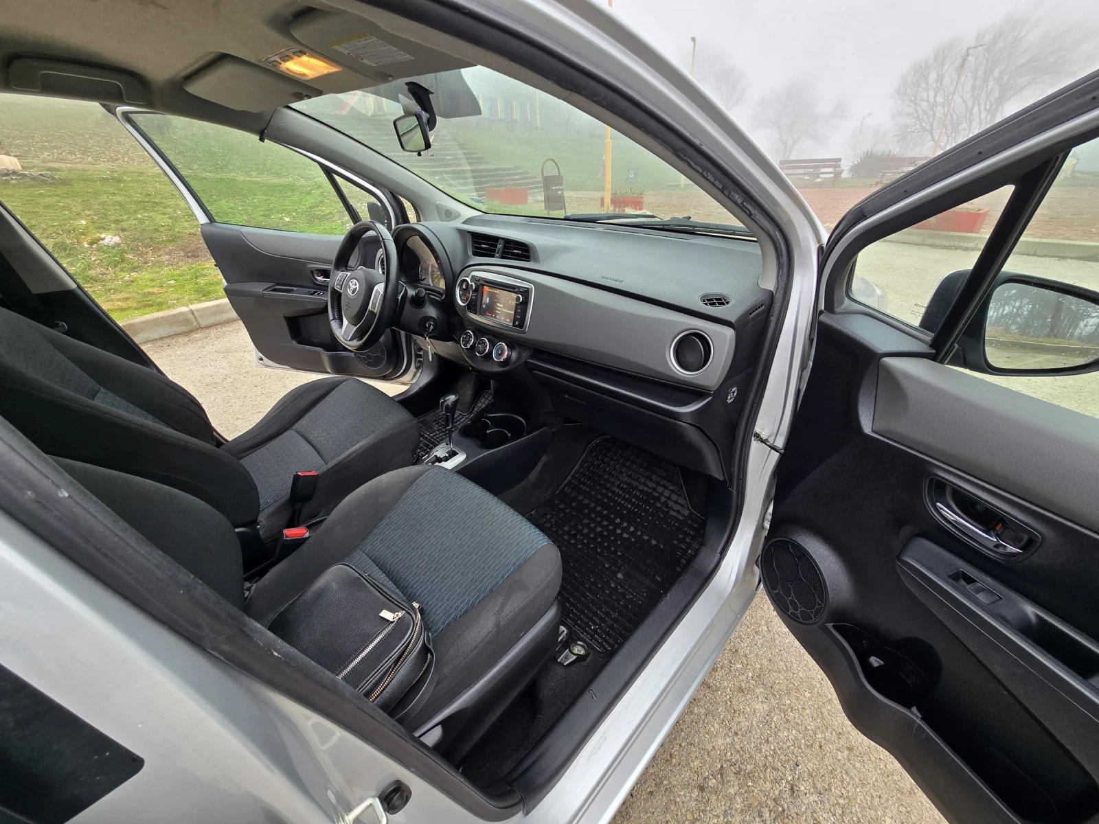 Toyota Yaris 1.3 AVTOMAT | Mobile.bg � ����������� 7