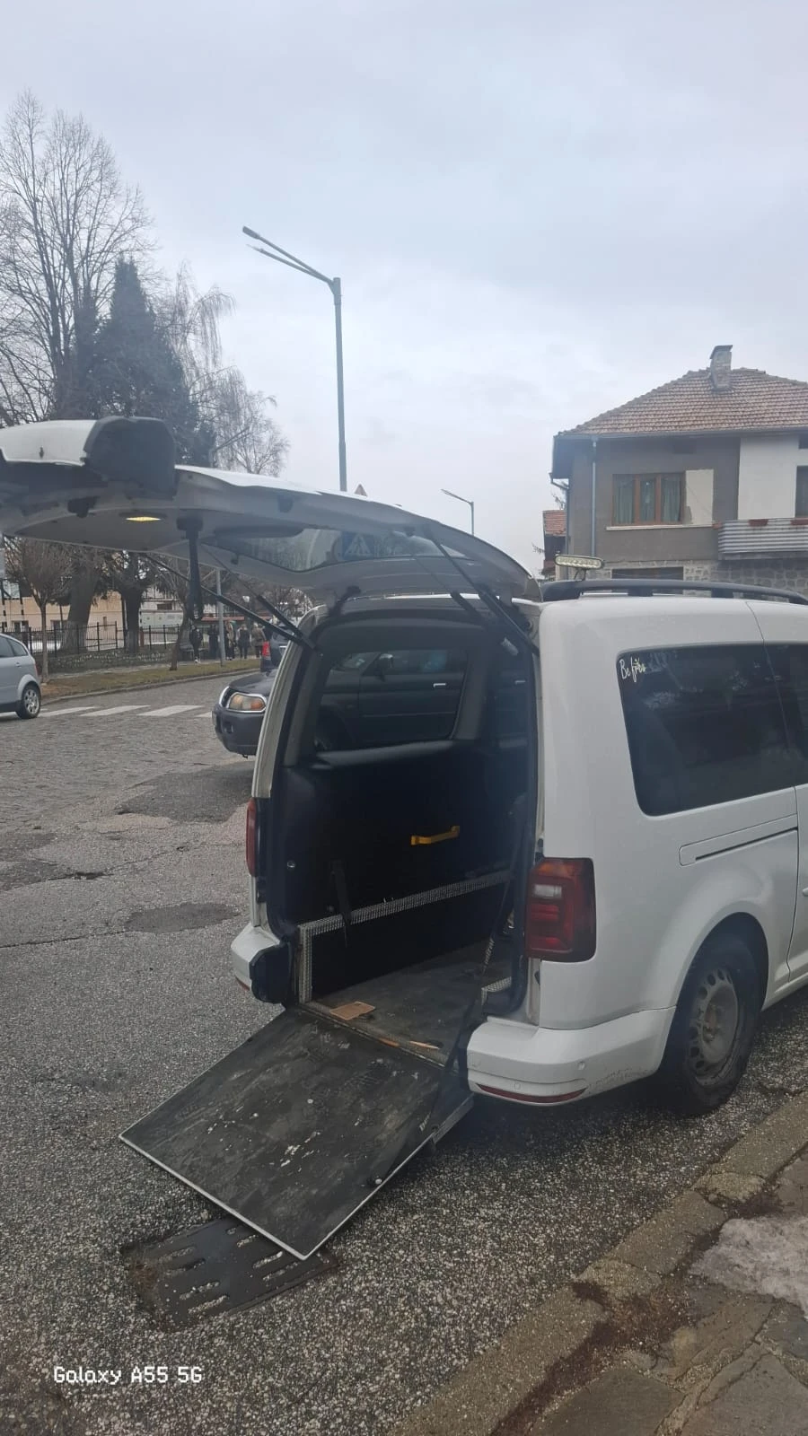 VW Caddy за инвалидна количка с рампа - изображение 6