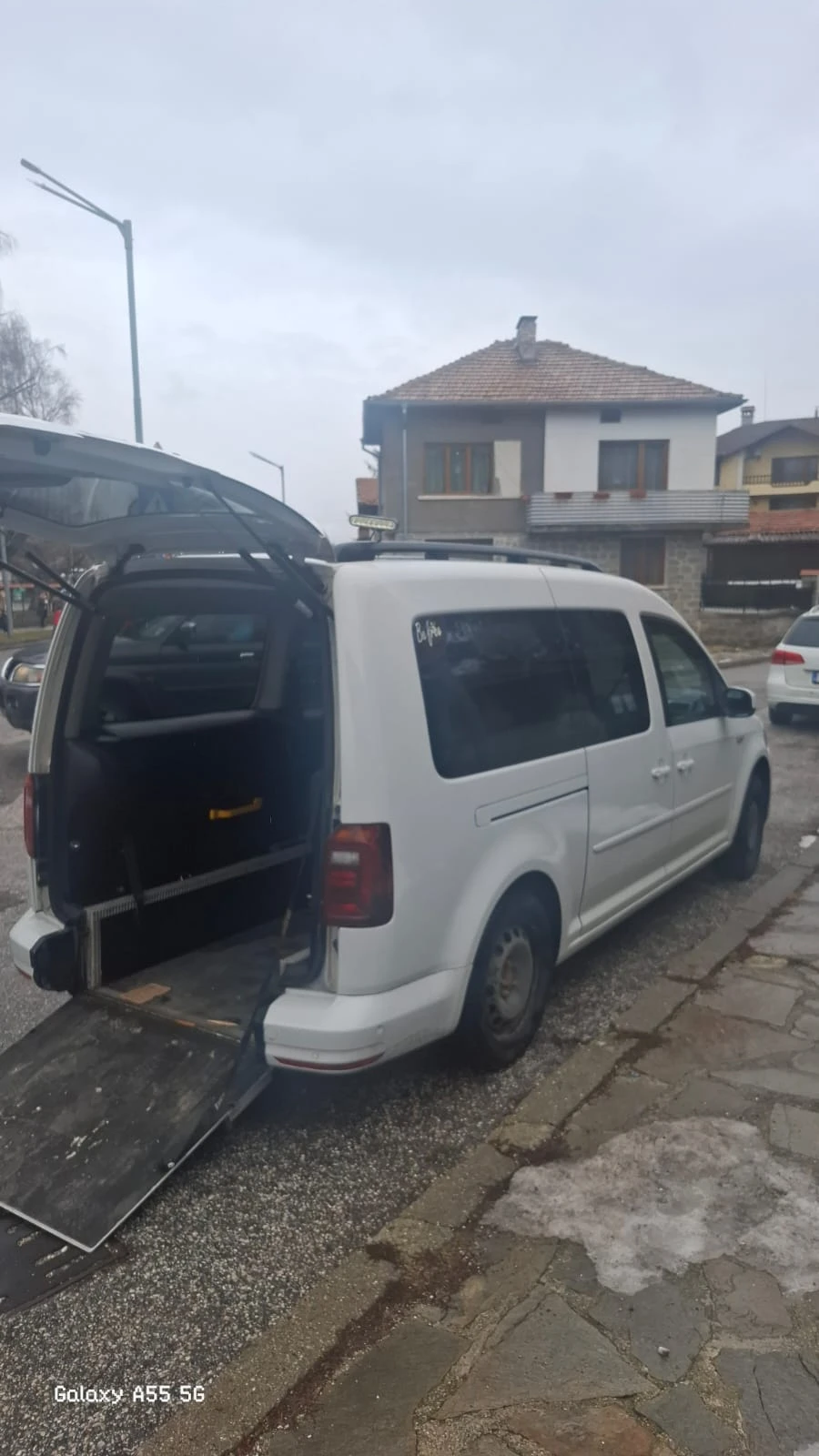 VW Caddy за инвалидна количка с рампа - изображение 5