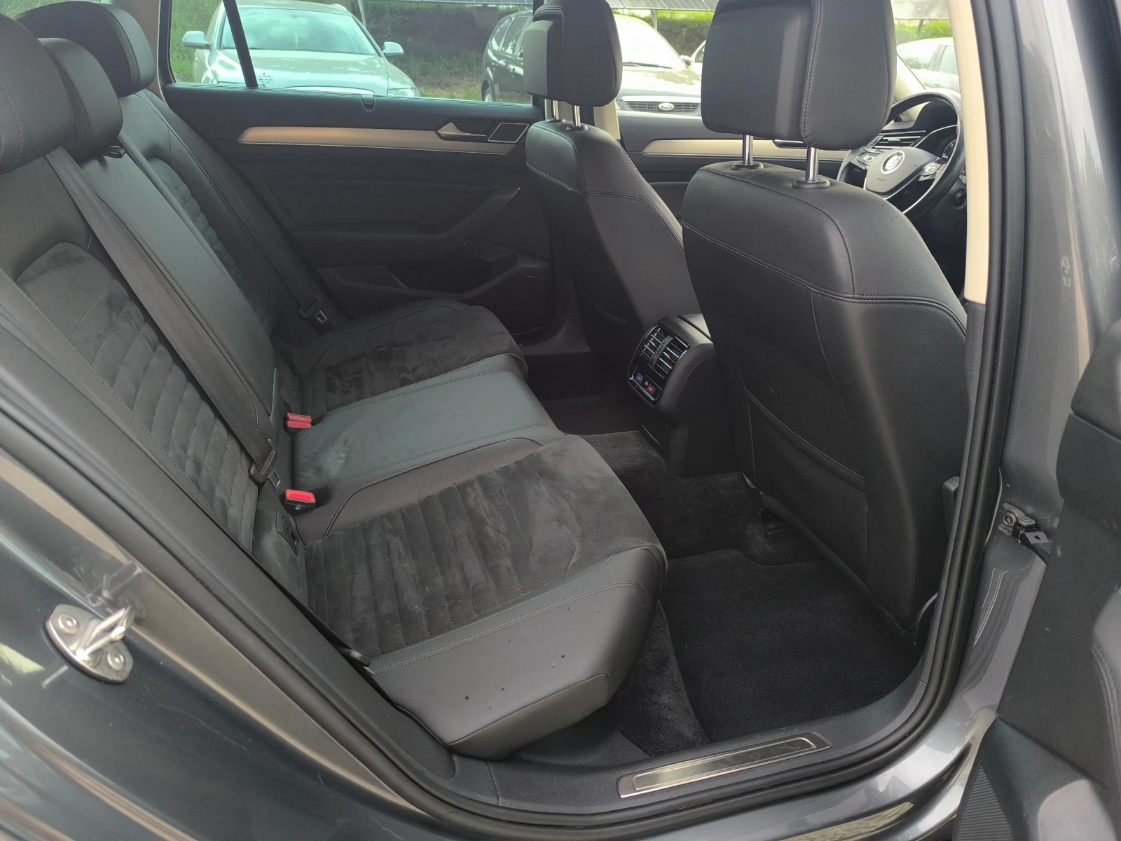 VW Passat 2.0TDI High line, 4Motion BMT, 240�.�. | Mobile.bg � ����������� 10