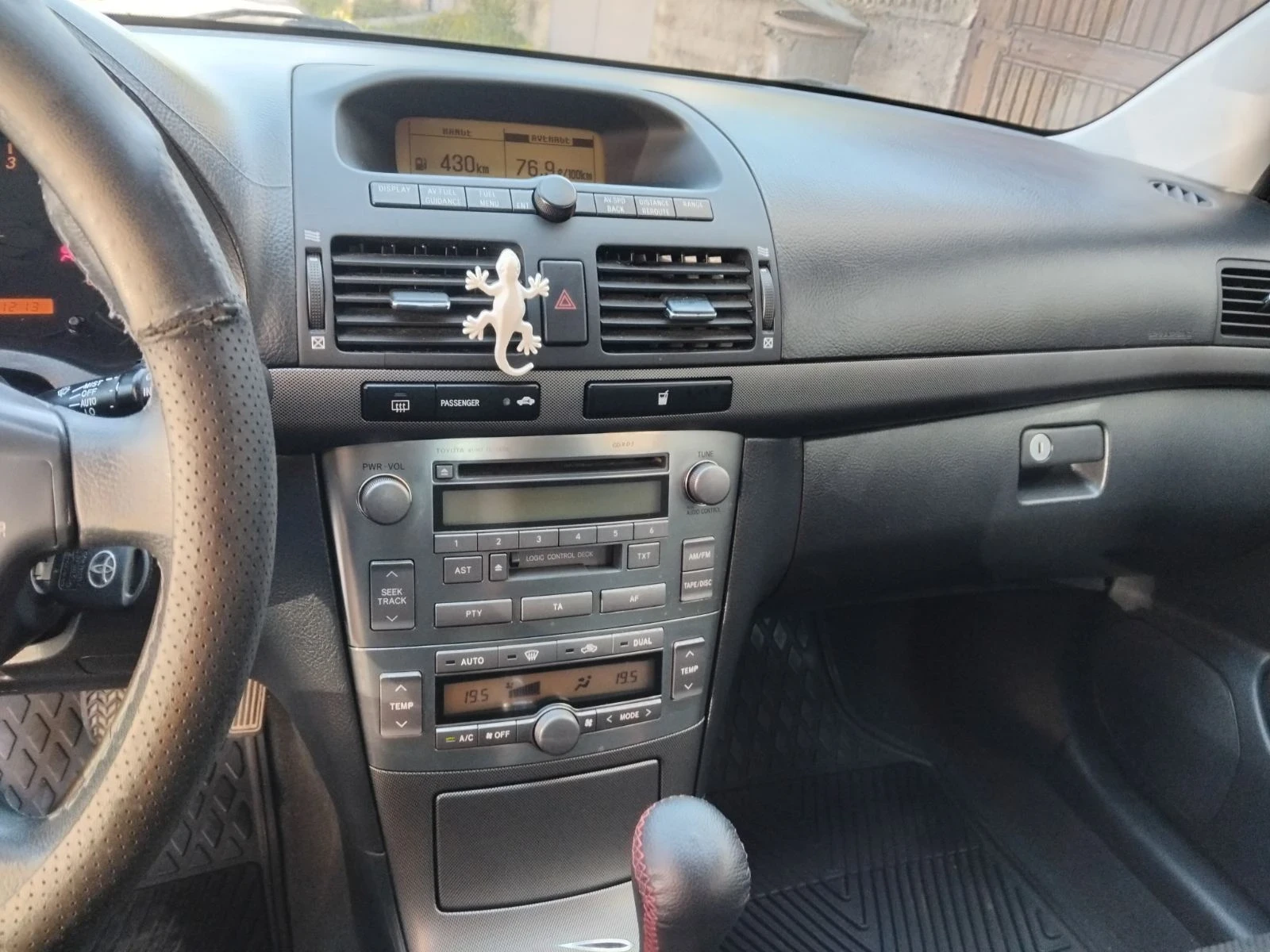 Toyota Avensis 2.0, снимка 7 - Автомобили и джипове - 55512802