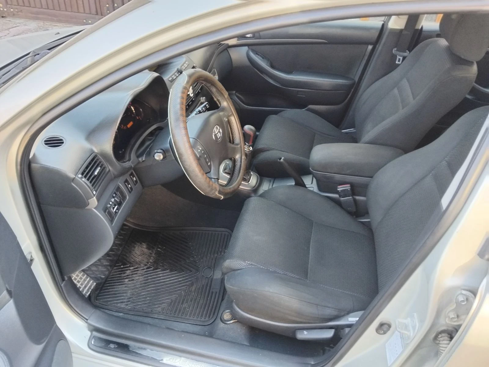 Toyota Avensis 2.0, снимка 5 - Автомобили и джипове - 55512802