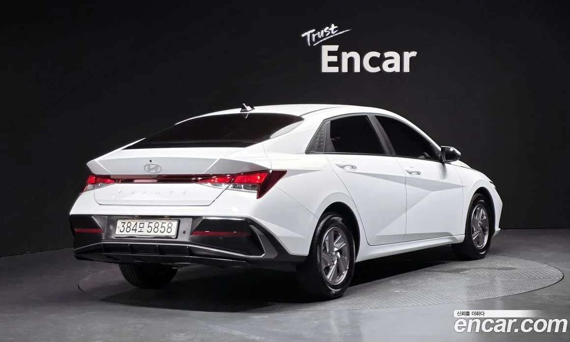 Hyundai Elantra 1.6 Smart, снимка 2 - Автомобили и джипове - 56155936