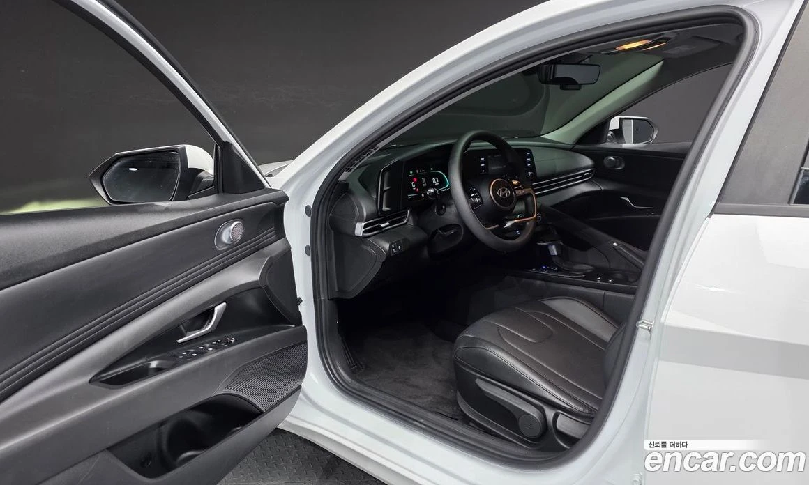 Hyundai Elantra 1.6 Smart, снимка 10 - Автомобили и джипове - 56155936