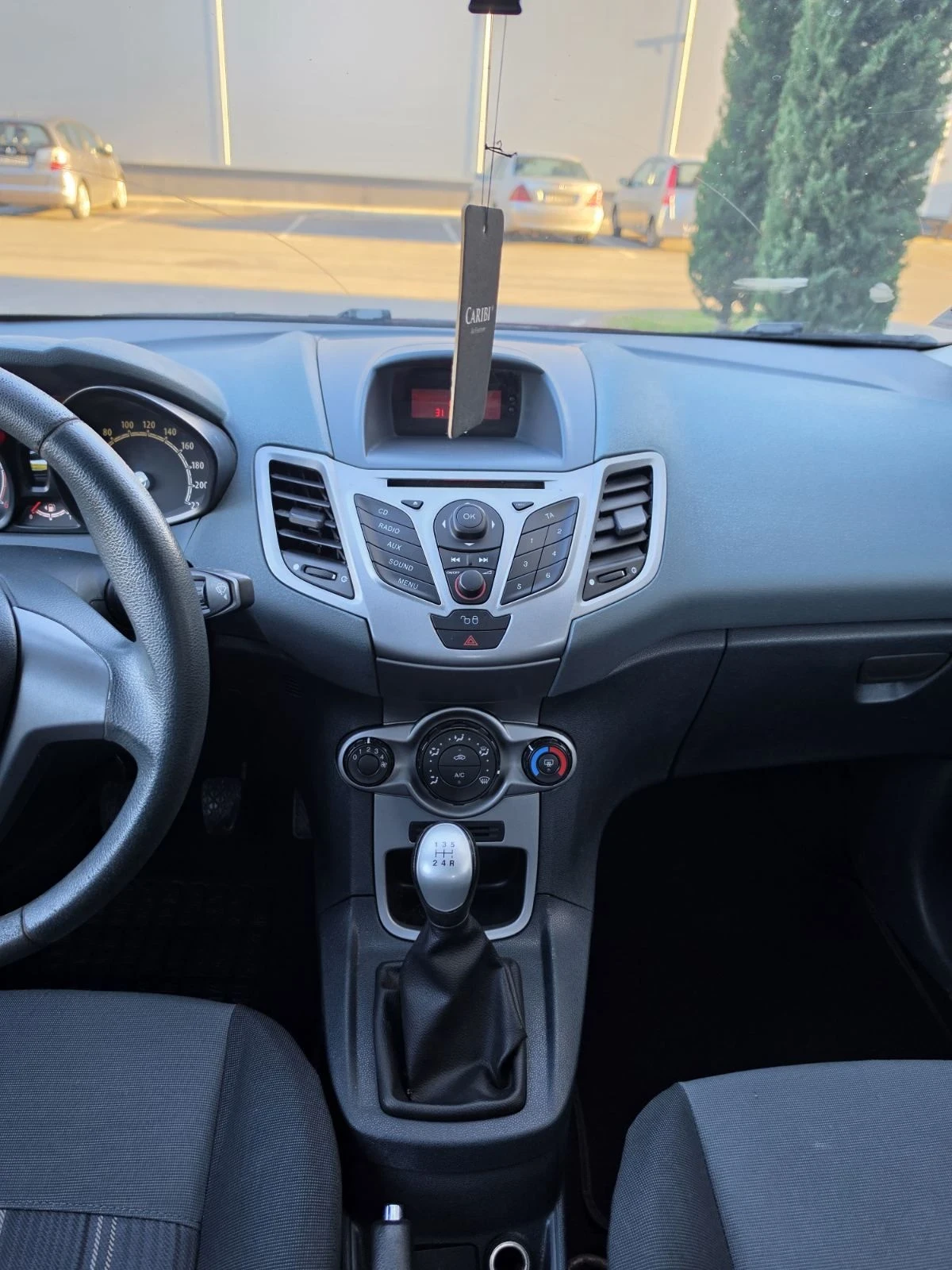 Ford Fiesta 1.4, снимка 9 - Автомобили и джипове - 56658261