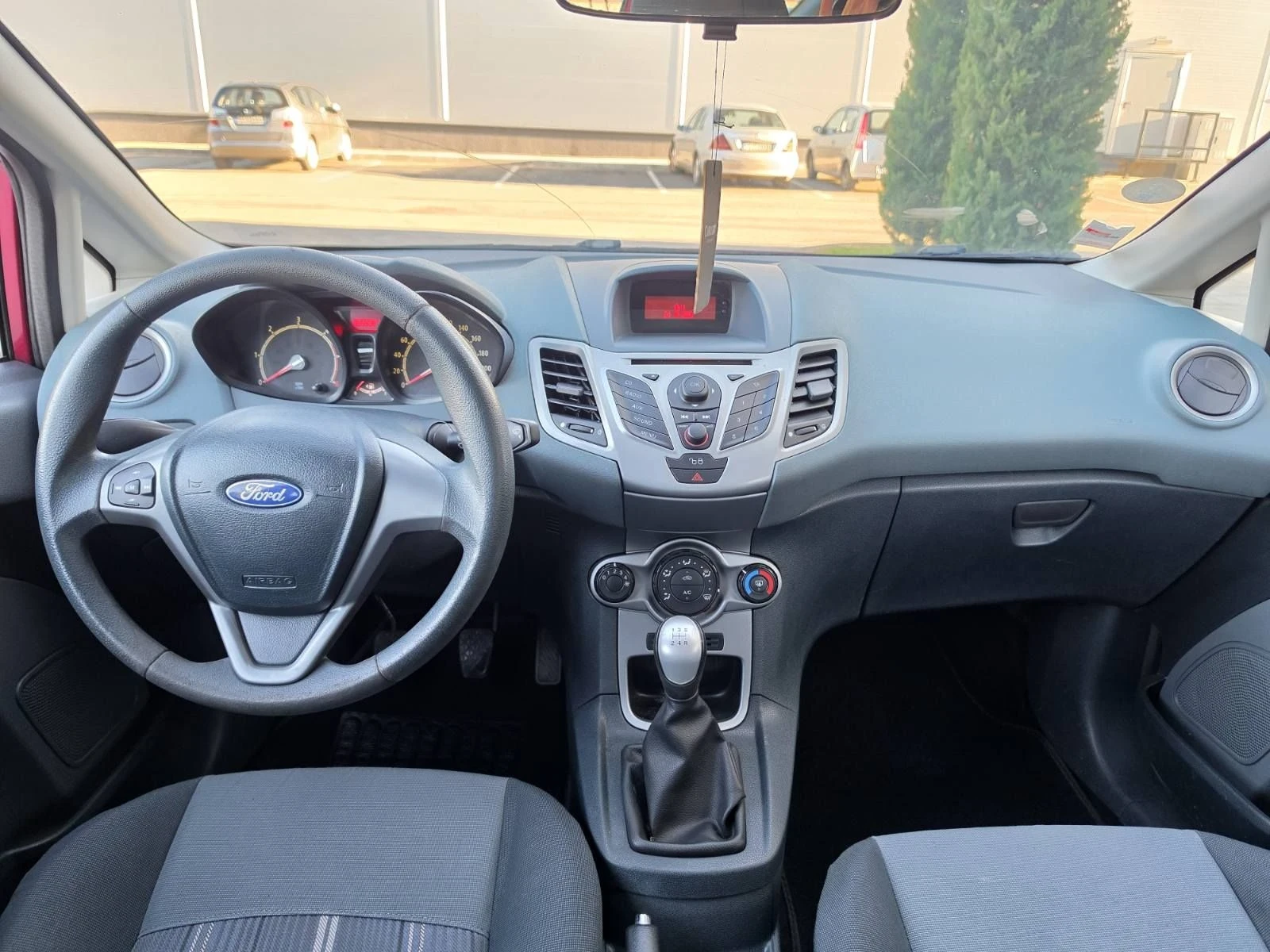Ford Fiesta 1.4, снимка 8 - Автомобили и джипове - 56658261