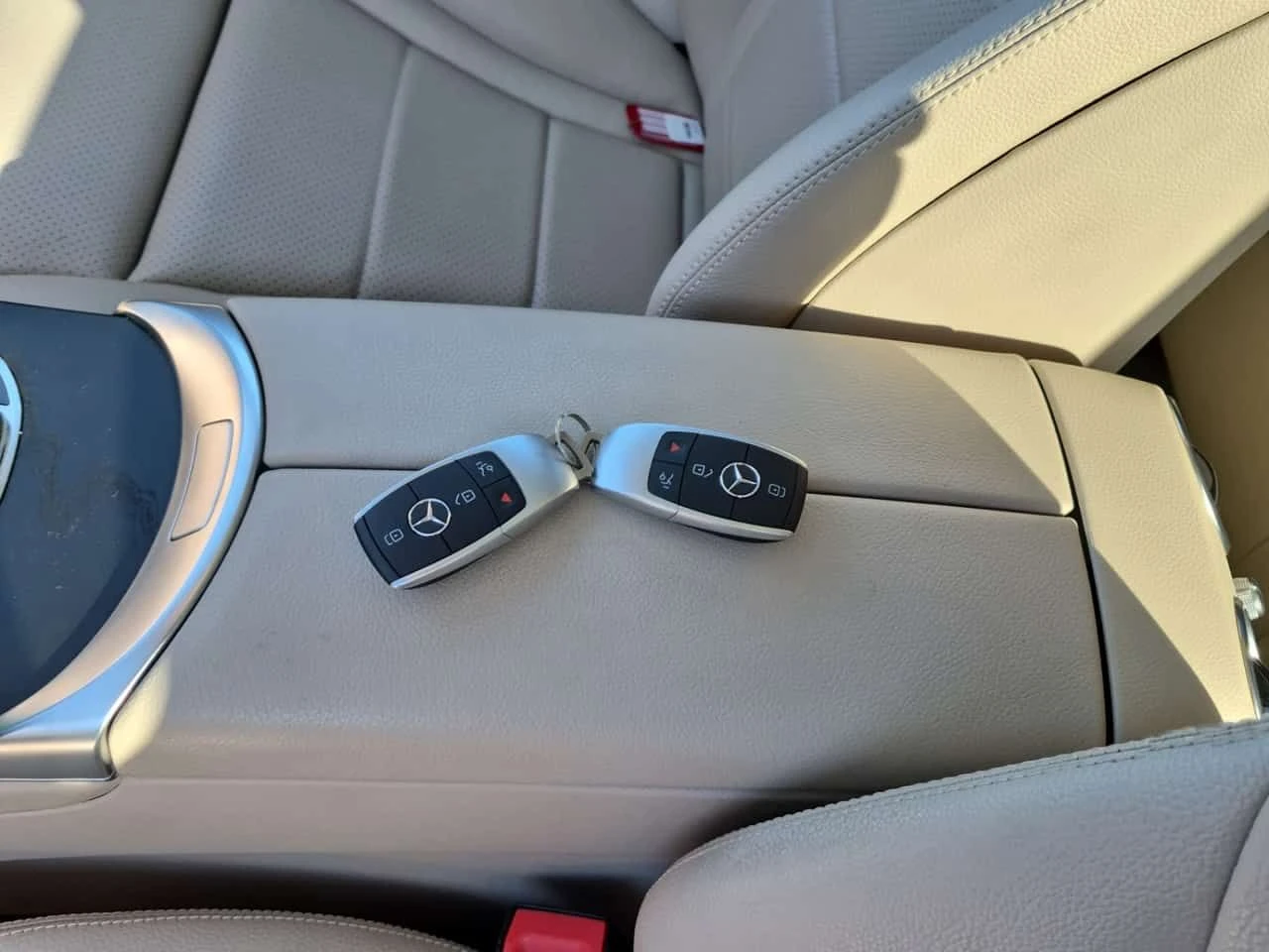 Mercedes-Benz GLC 300 2 КЛЮЧА * KEYLESS * PANO * ПОДГРЕВИ *  CARFAX * , снимка 8 - Автомобили и джипове - 54348771