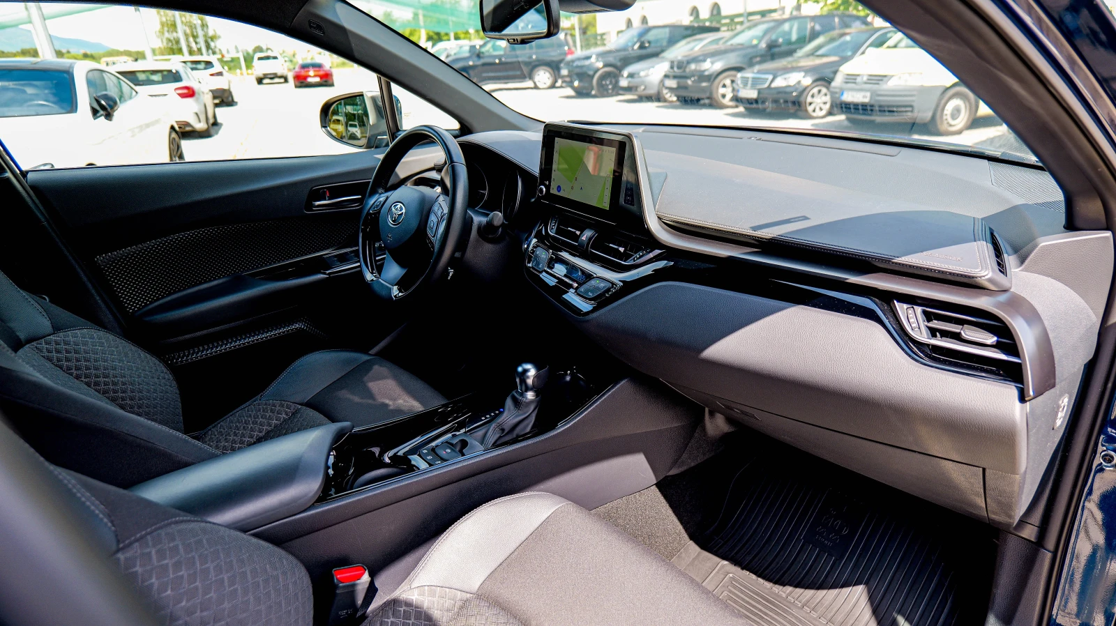 Toyota C-HR, снимка 12 - Автомобили и джипове - 54662742