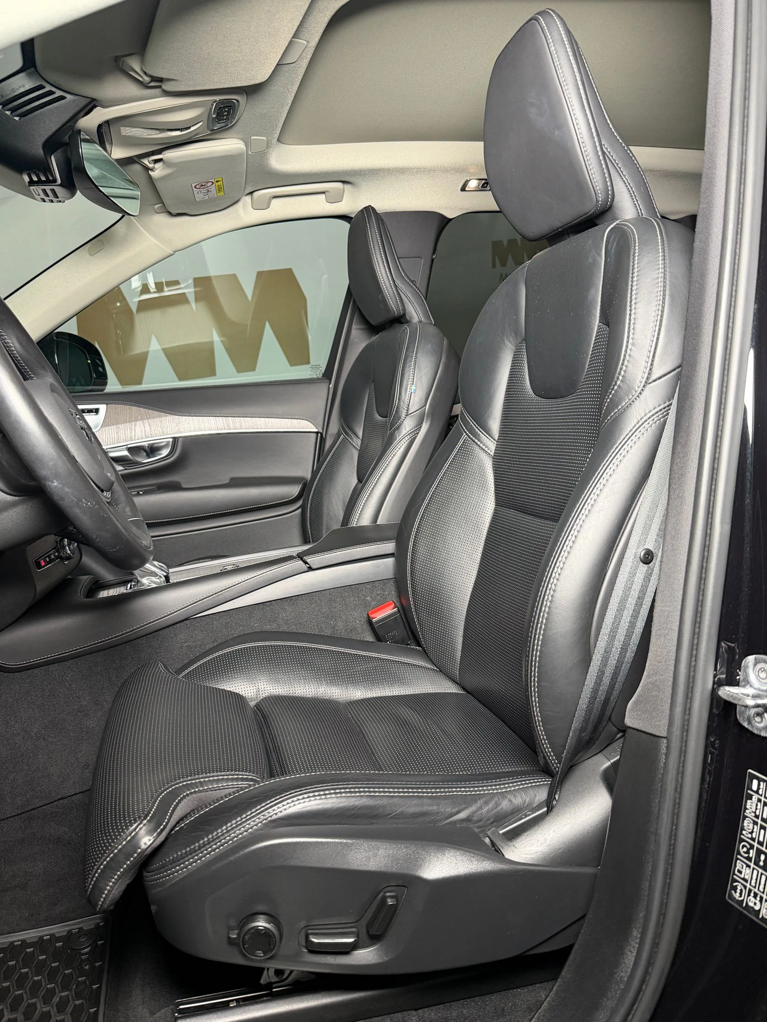 Volvo Xc90 T8 PHEV* Massage* Ventilation* Bowers* Pano* 7М, снимка 8 - Автомобили и джипове - 54953486