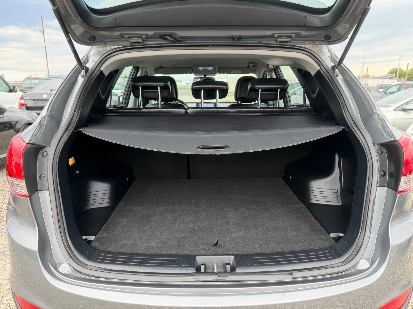 Hyundai IX35 1.7CRDI * КОЖА* НАВИГАЦИЯ* ПОДГРЕВ* , снимка 13 - Автомобили и джипове - 55216931