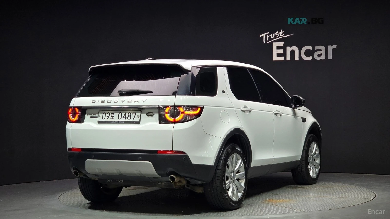 Land Rover Discovery 2.0 TD4 HSE* LUXURY* КОЖА* ПОДГРЕВ* ПАНО* , снимка 2 - Автомобили и джипове - 55317674