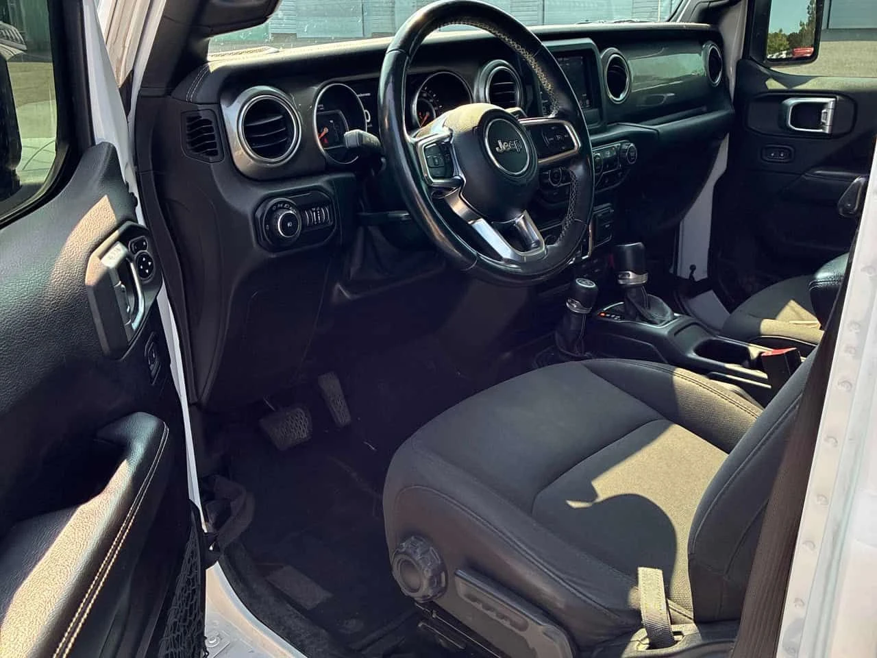 Jeep Wrangler * Sahara * АВТОКРЕДИТ БЕЗ ПЪРВОНАЧАЛНА ВНОСКА* , снимка 5 - Автомобили и джипове - 55666776