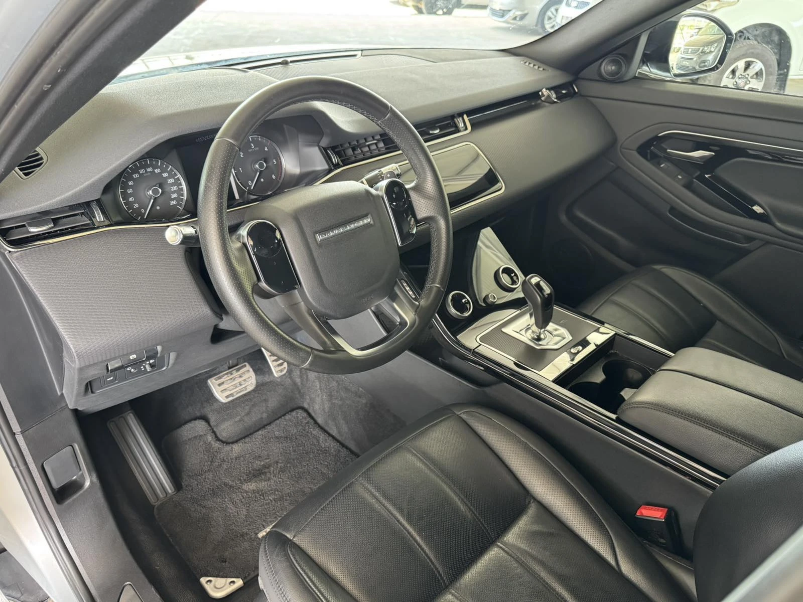 Land Rover Range Rover Evoque 2.0* S* 180ps* R-Dinamic* КОЖА* НАВИ* КАМЕРА, снимка 9 - Автомобили и джипове - 55883738