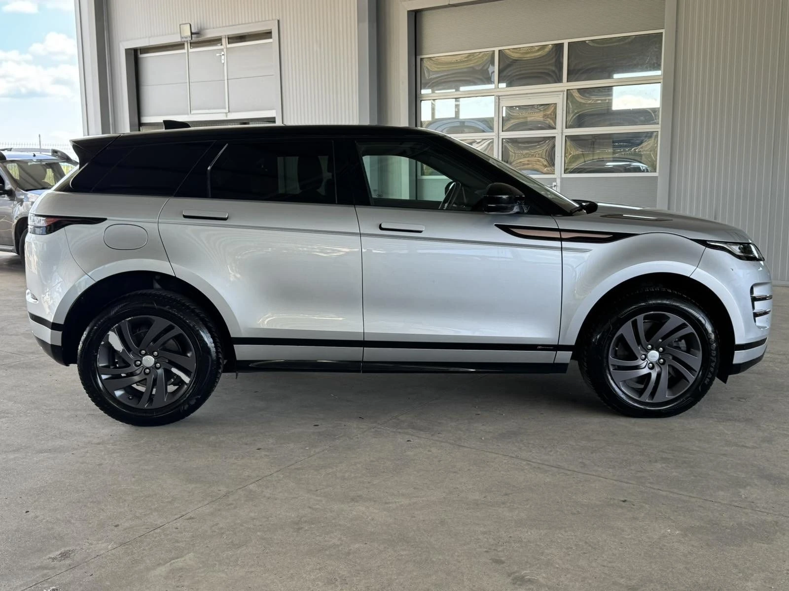 Land Rover Range Rover Evoque 2.0* S* 180ps* R-Dinamic* КОЖА* НАВИ* КАМЕРА, снимка 6 - Автомобили и джипове - 55883738