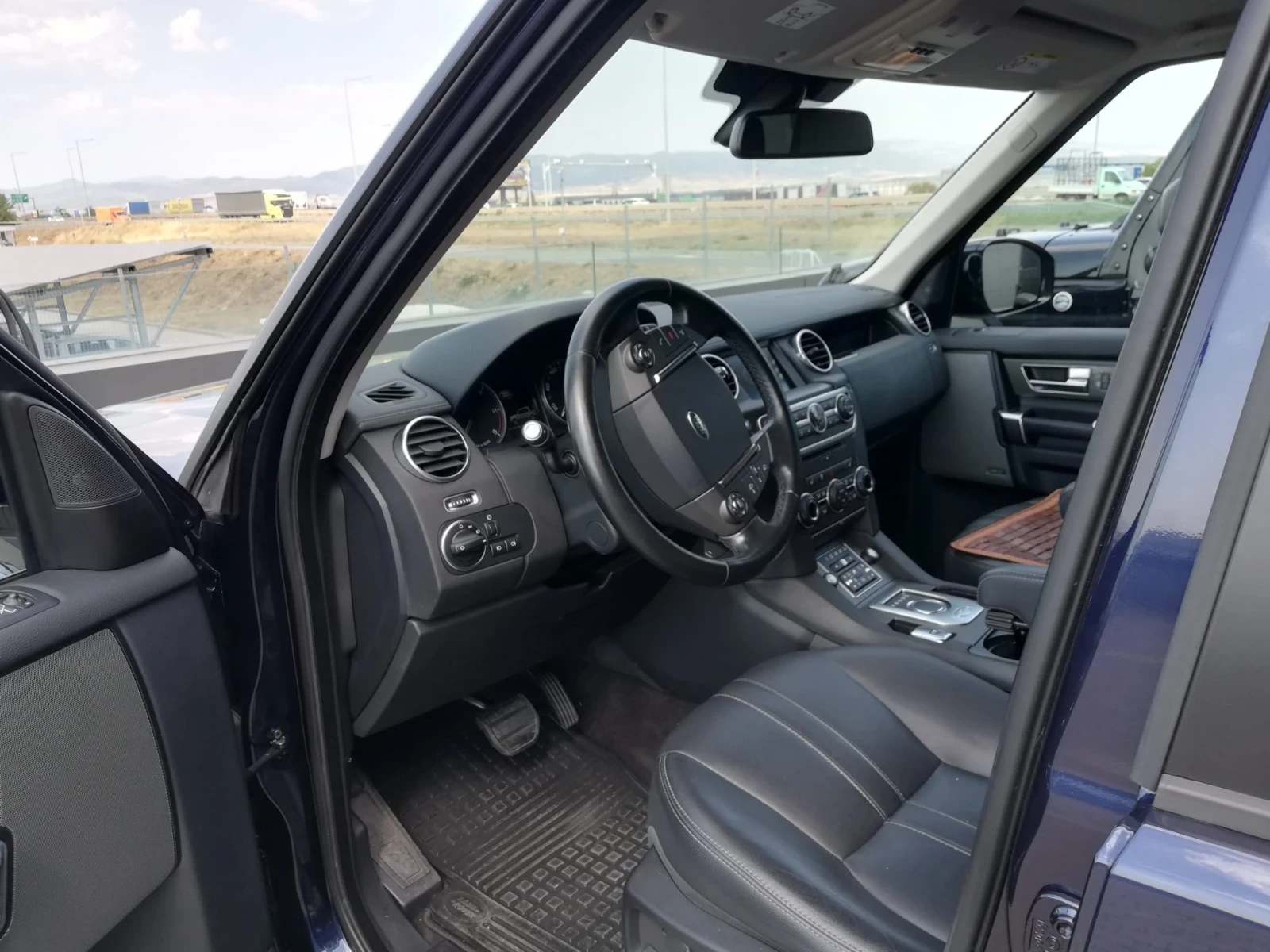 Land Rover Discovery 4, снимка 4 - Автомобили и джипове - 56022594
