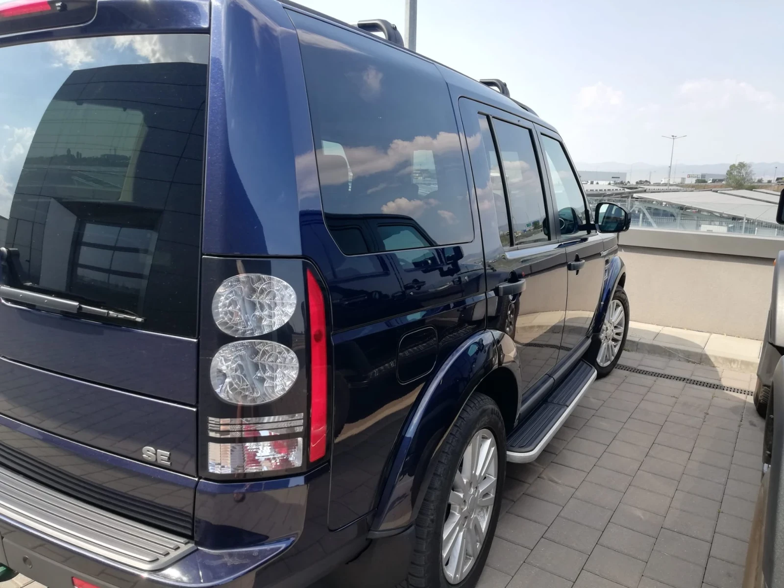 Land Rover Discovery 4, снимка 2 - Автомобили и джипове - 56022594