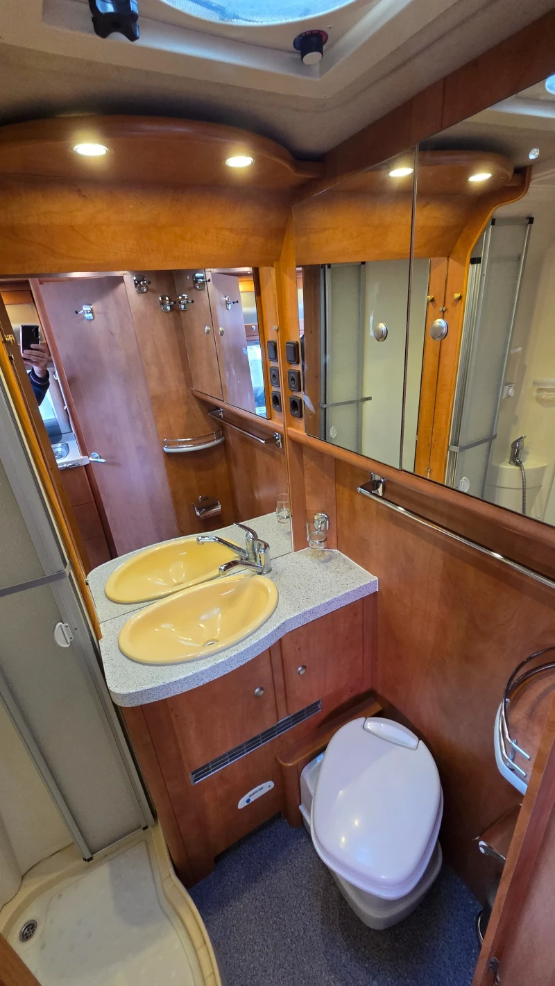 Кемпер Carthago Chic i47 3.5т 156hp , снимка 8 - Каравани и кемпери - 52060569