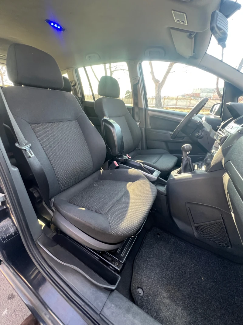 Opel Zafira 1.6 105к.с * ГАЗОВА УРЕДБА* 7 МЕСТА* КЛИМАТИК* , снимка 9 - Автомобили и джипове - 49079892