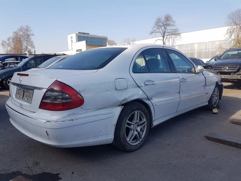 Mercedes-Benz E 320 320CDI EVO AVANTGARDE, снимка 1 - Автомобили и джипове - 49481810