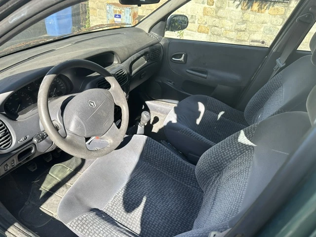 Renault Megane, снимка 8 - Автомобили и джипове - 55479016
