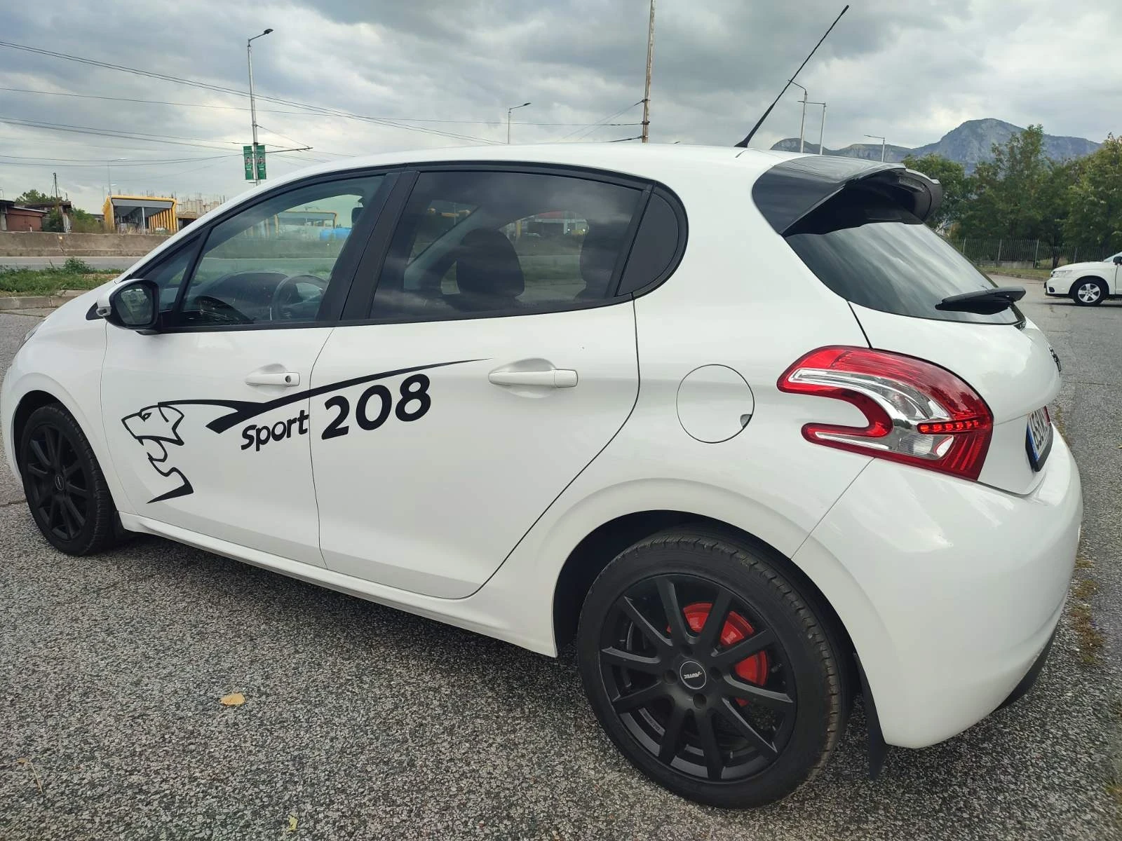 Peugeot 208 208 - изображение 2