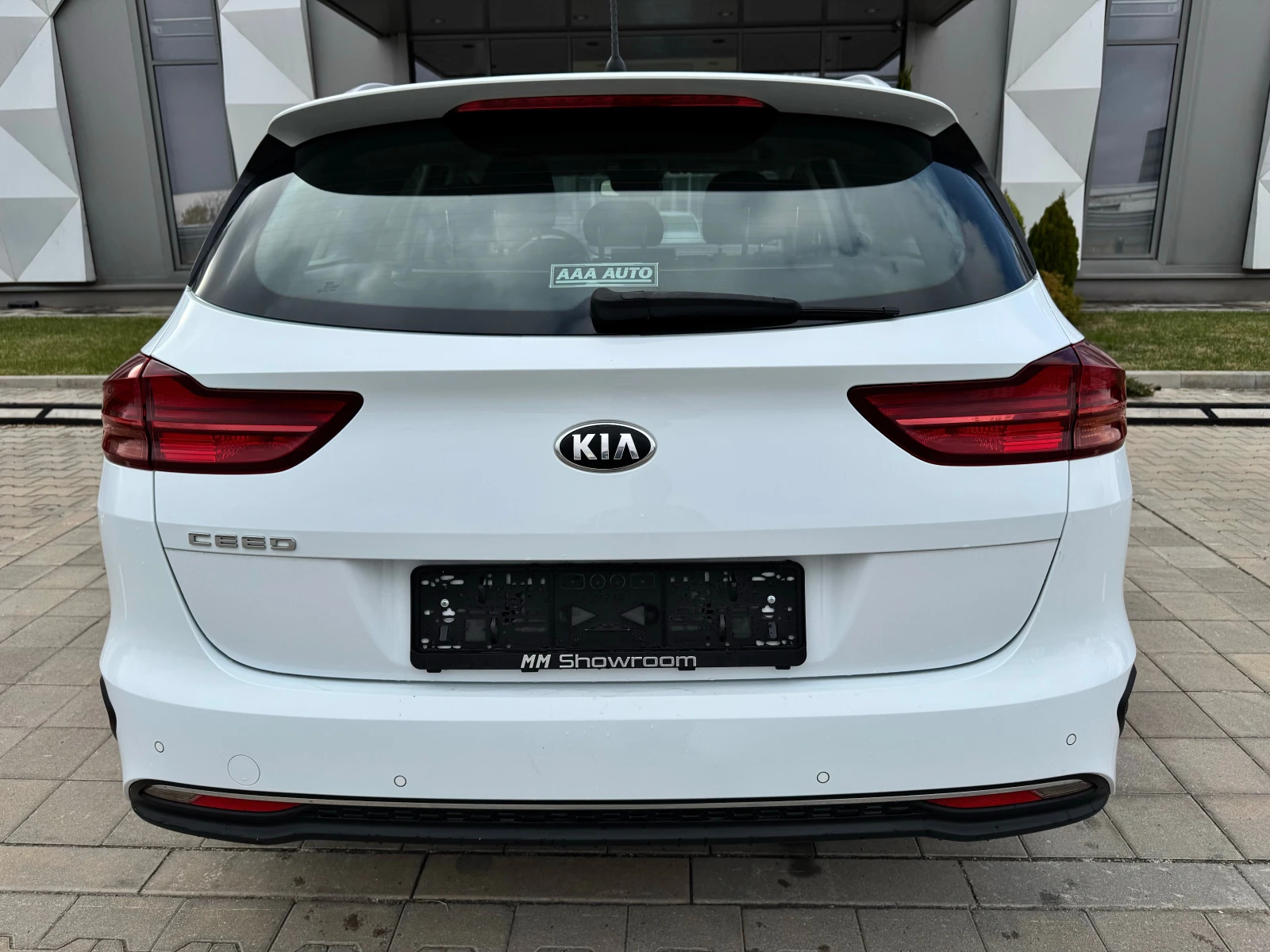 Kia Ceed 1.6D-ПАРКТРОНИК-LANE-ASIST-АВТОПИЛОТ-МУЛТИВОЛАН - изображение 6