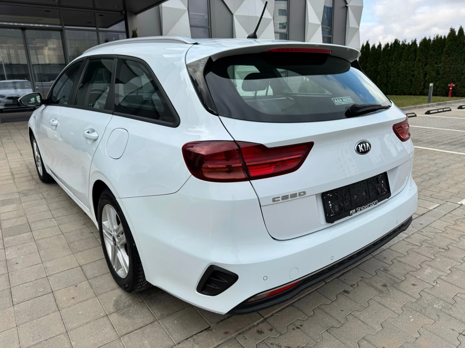 Kia Ceed 1.6D-ПАРКТРОНИК-LANE-ASIST-АВТОПИЛОТ-МУЛТИВОЛАН - изображение 7