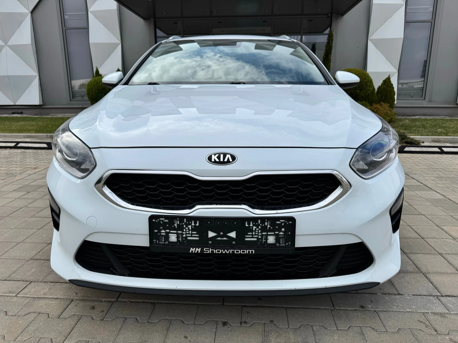 Kia Ceed 1.6D-ПАРКТРОНИК-LANE-ASIST-АВТОПИЛОТ-МУЛТИВОЛАН - изображение 2